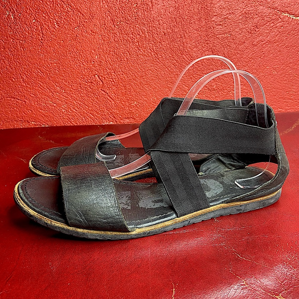 Black Leather Sorel Flat Sandals Size 10